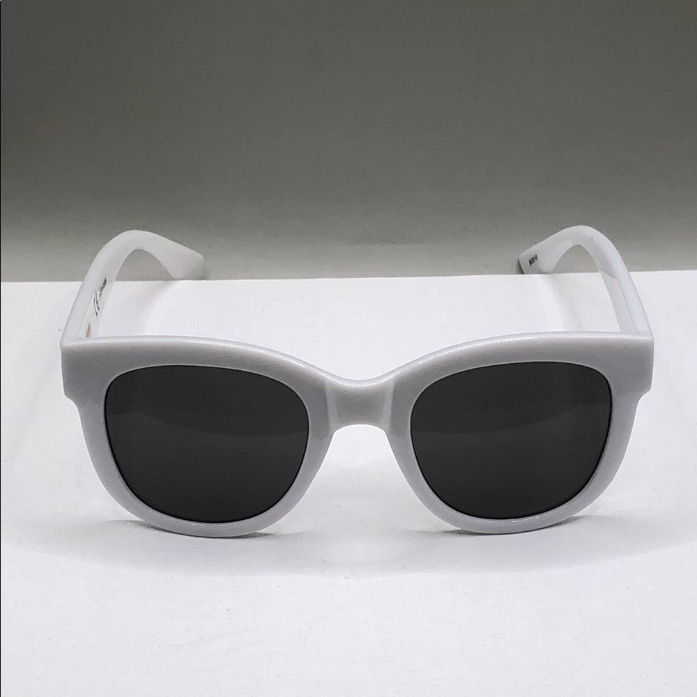 J.crew classic always on trend style sunglasses thick plastic white frame.